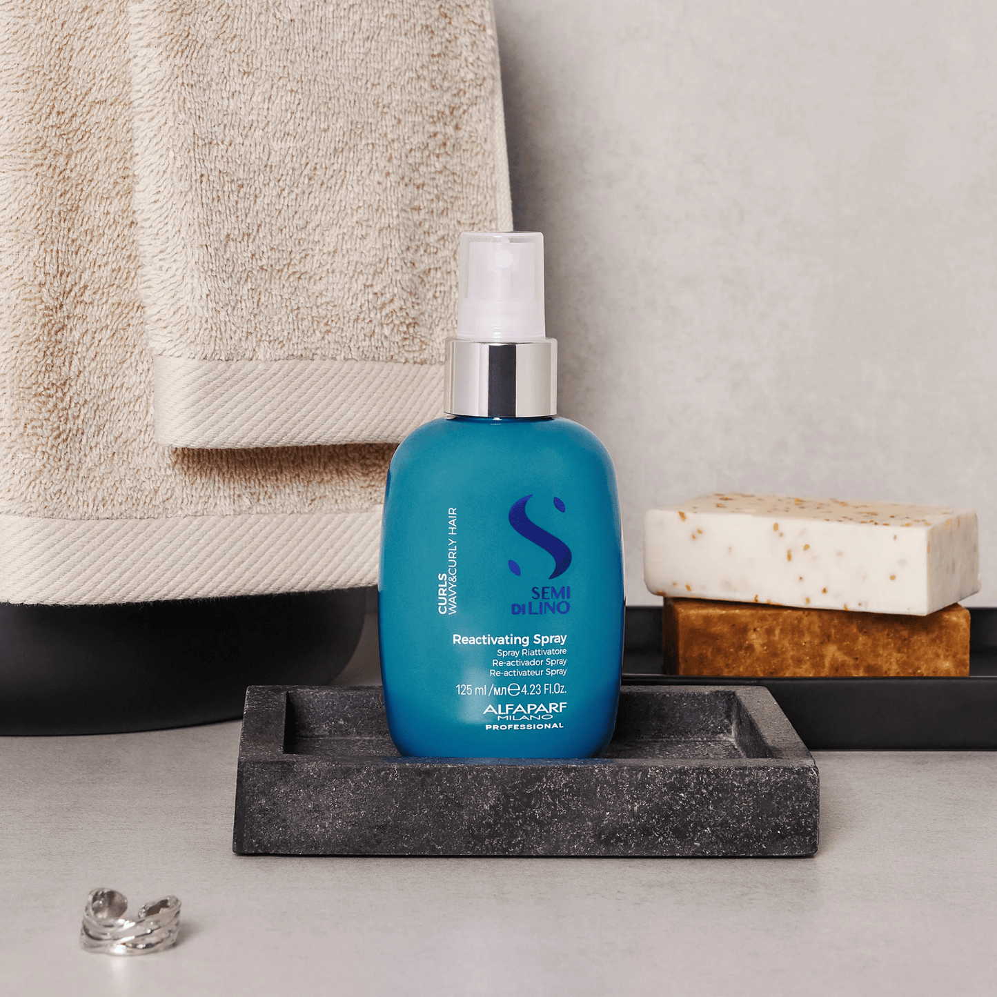 Alfaparf Semi Di Lino Curls Reactivating Spray 125 ml best shampoo and conditioner for frizzy